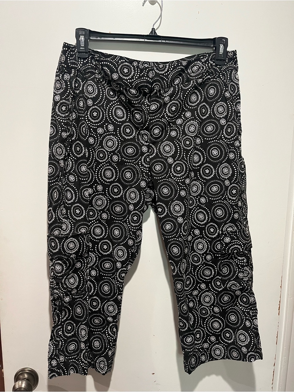 Black & White Patterned Capri Pants